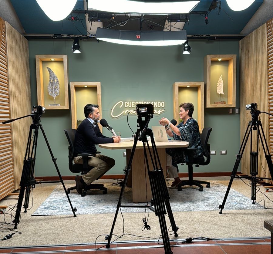 Entrevista de televisión, Cuestionando Creencias